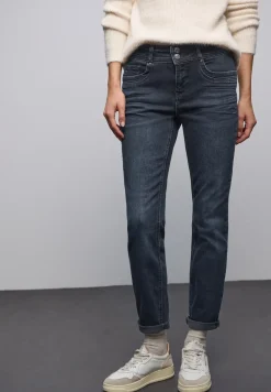 Casual Fit Jeans