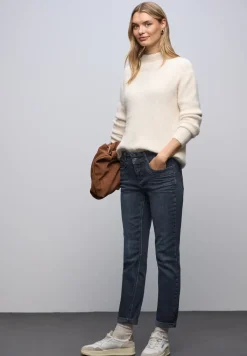 Casual Fit Jeans
