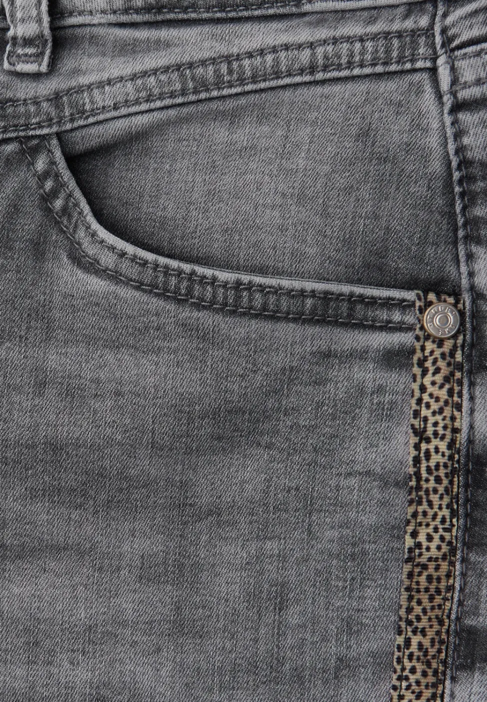 Casual Fit Jeans
