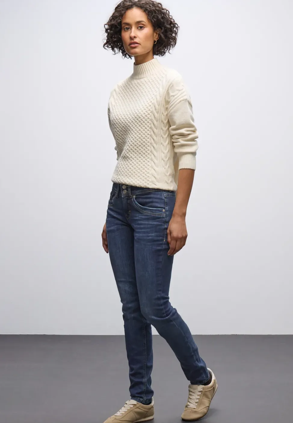 Casual Fit Jeans