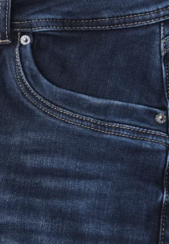 Casual Fit Jeans