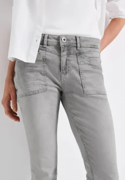 Casual Fit Jeans