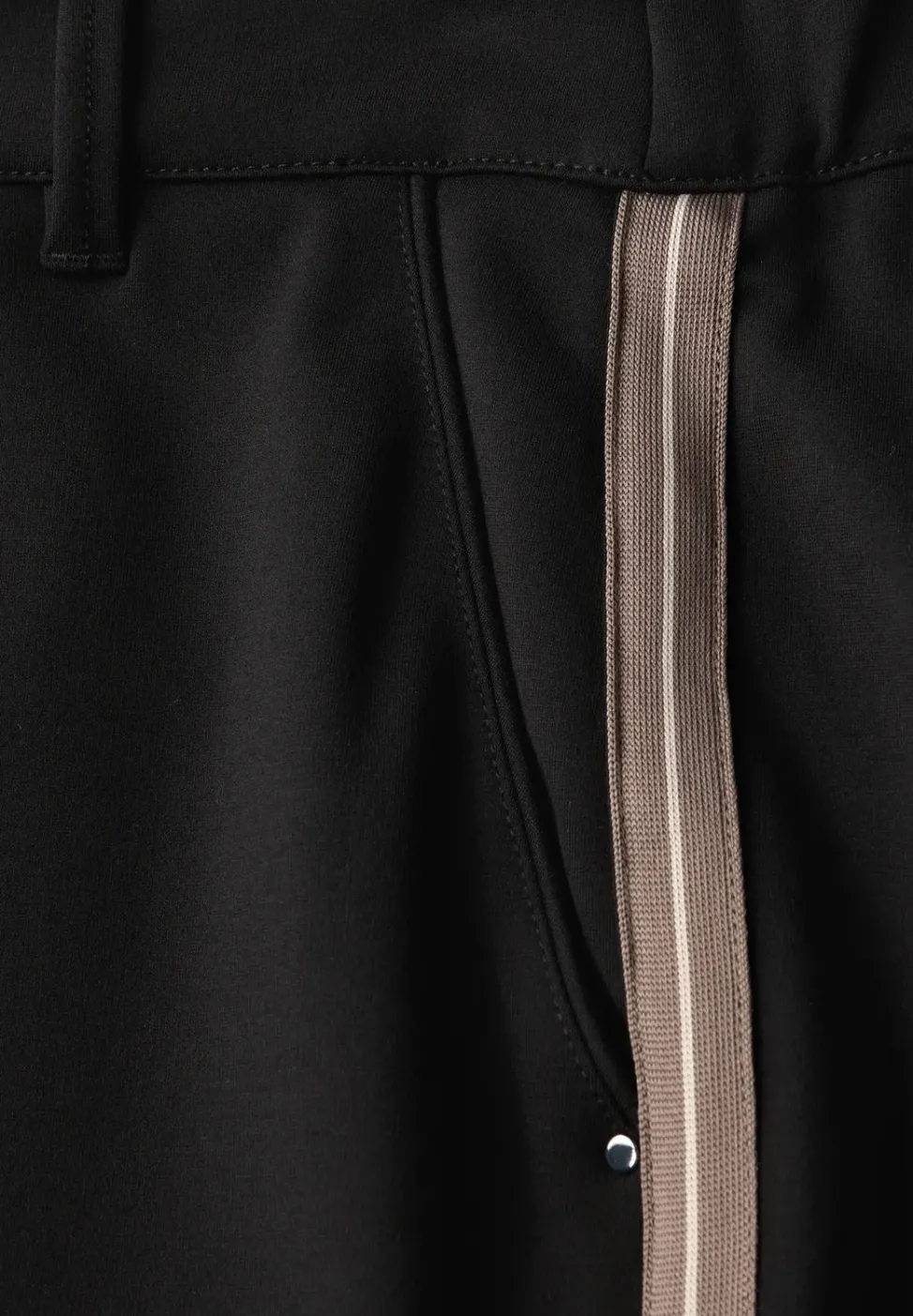 Chino mit Tapedetails