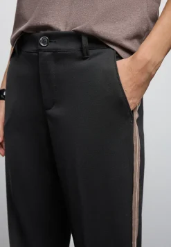 Chino mit Tapedetails