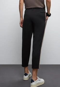 Chino mit Tapedetails