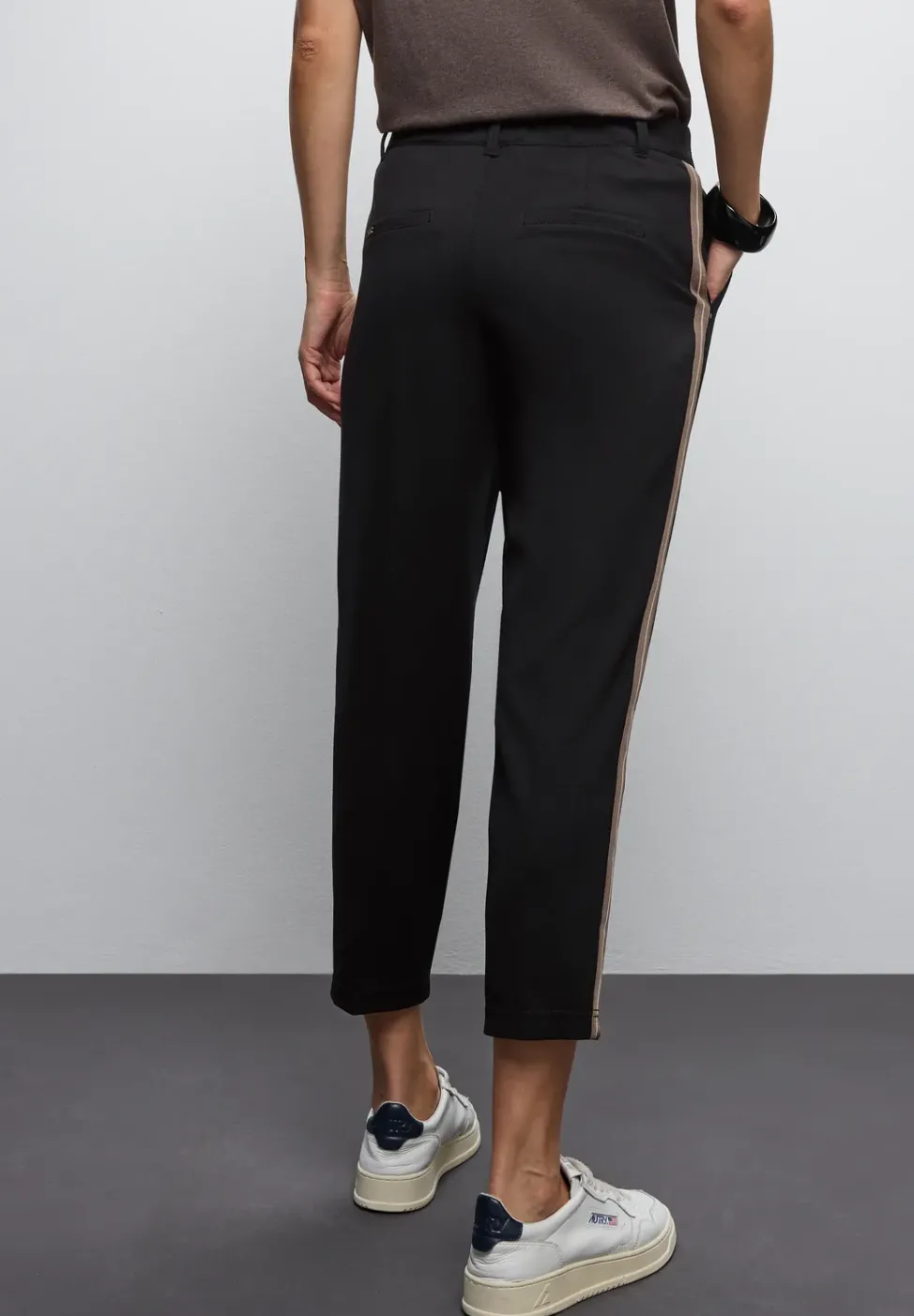 Chino mit Tapedetails