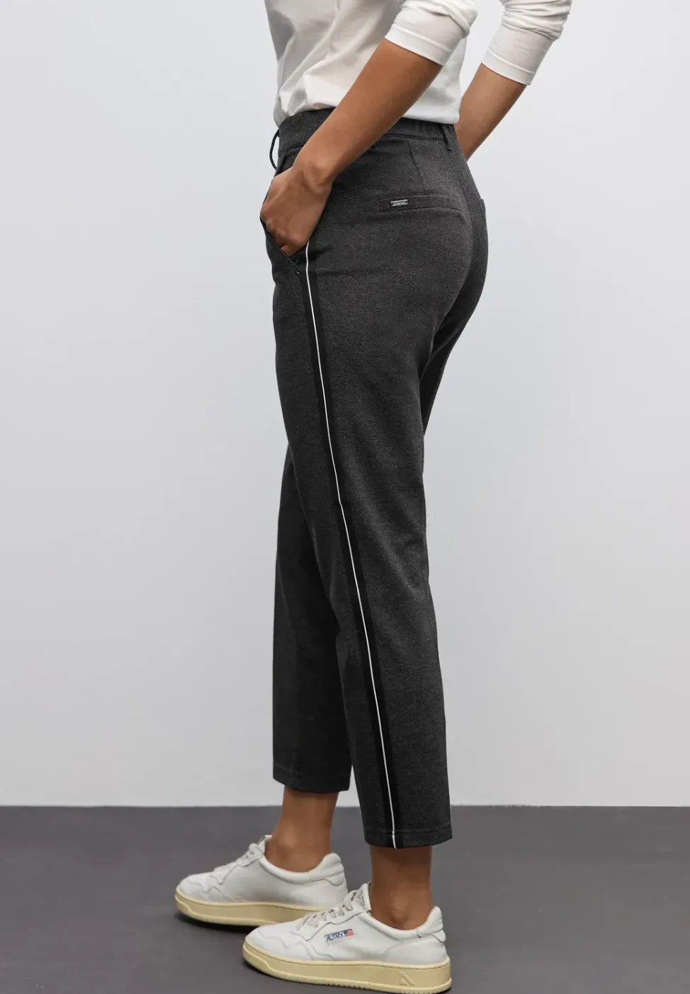 Chino mit Tapedetails