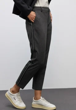 Chino mit Tapedetails