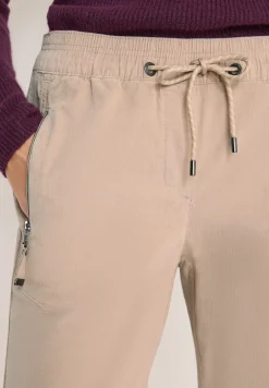 Cordhose im Causal Fit