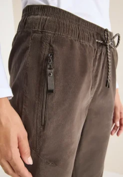 Cordhose im Causal Fit
