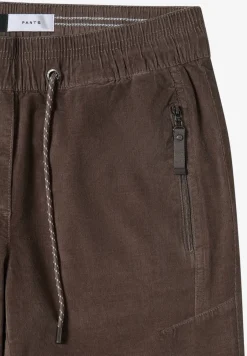 Cordhose im Causal Fit