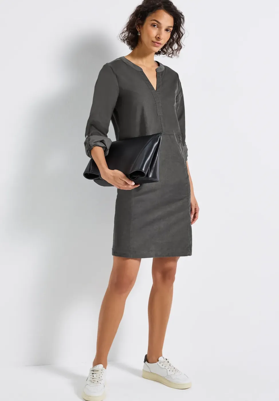 Cordkleid mit Split Neck