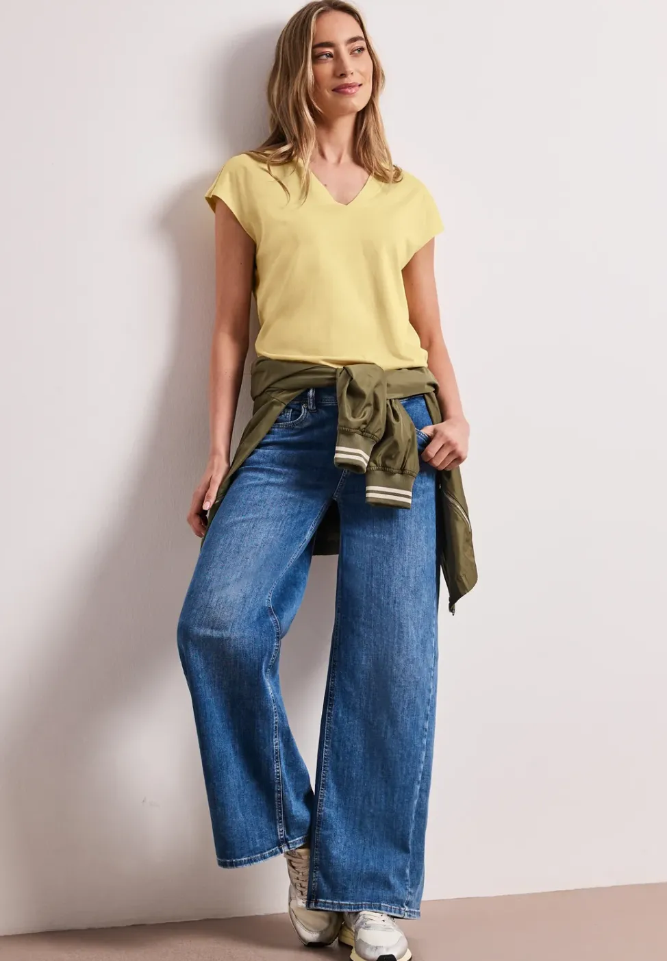 Dropped Shoulder Shirt mit V-Neck