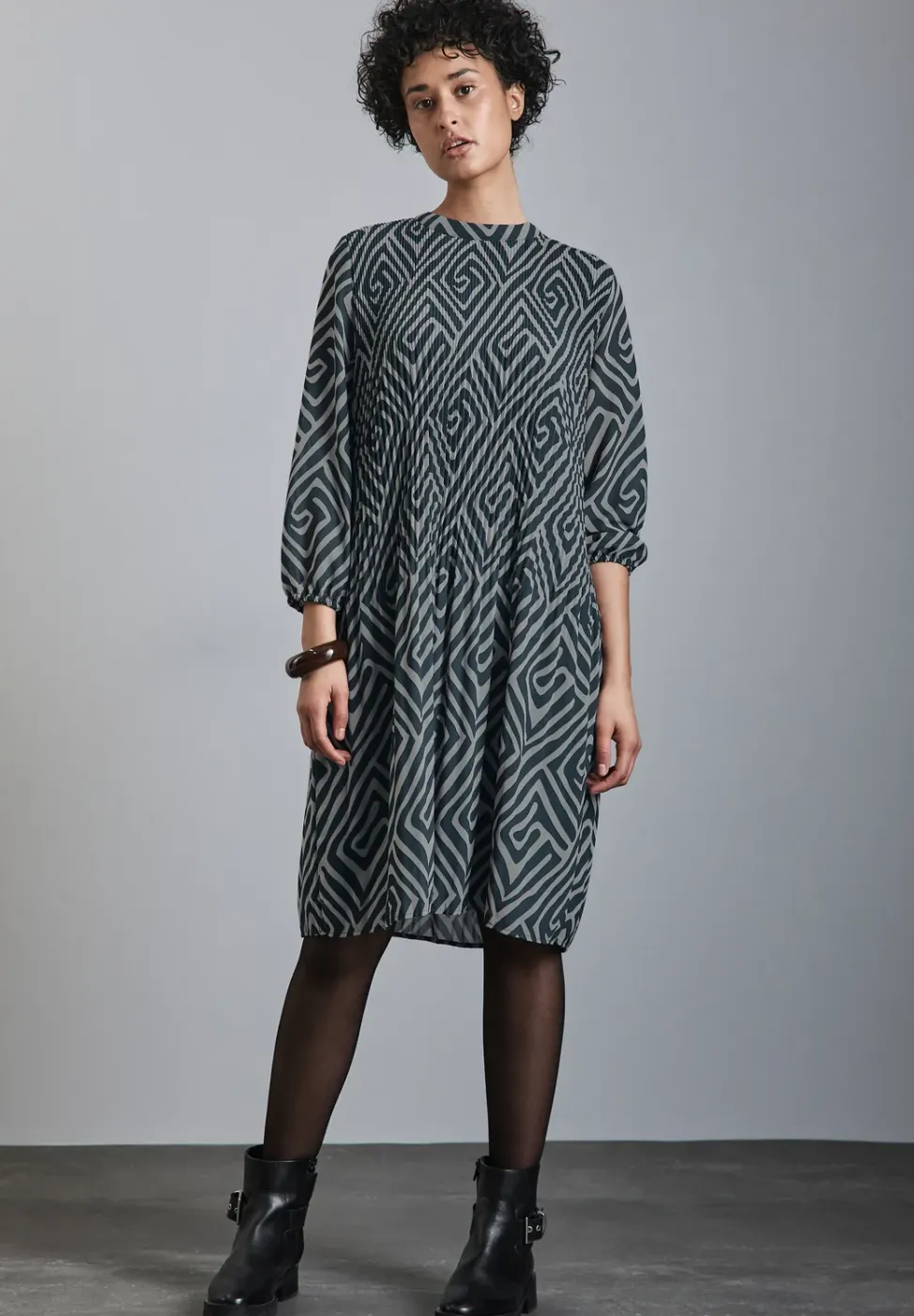 Gemustertes Plissée-Kleid