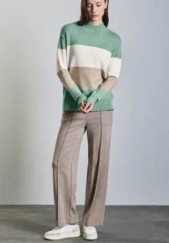 Gestreifter Pullover