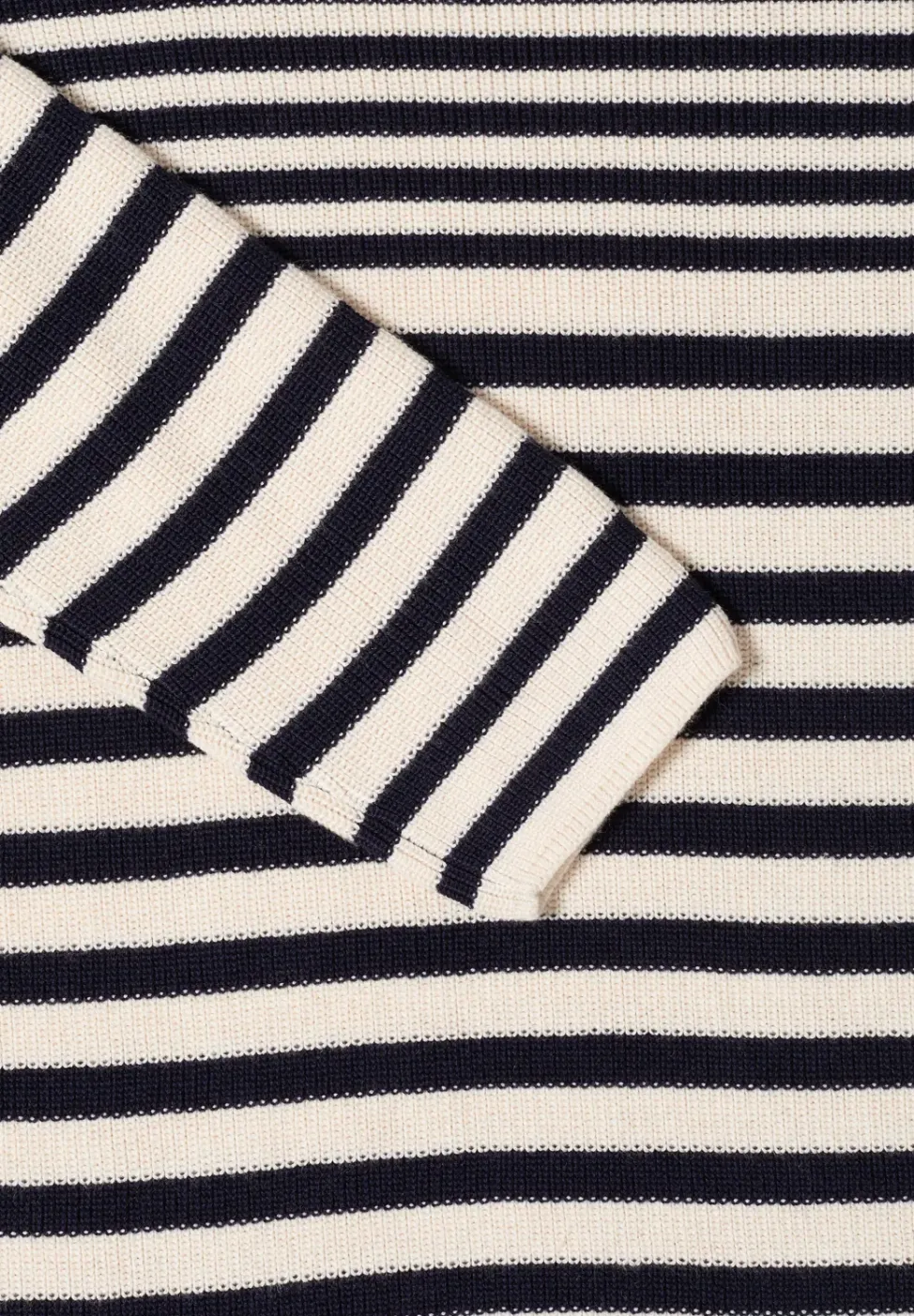 Gestreifter Pullover