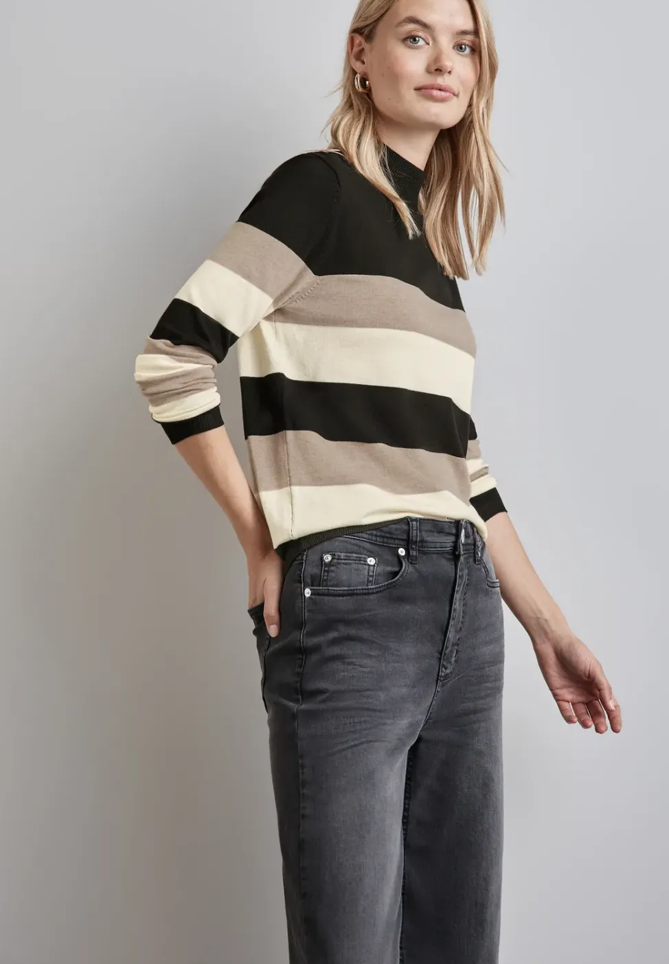 Gestreifter Pullover