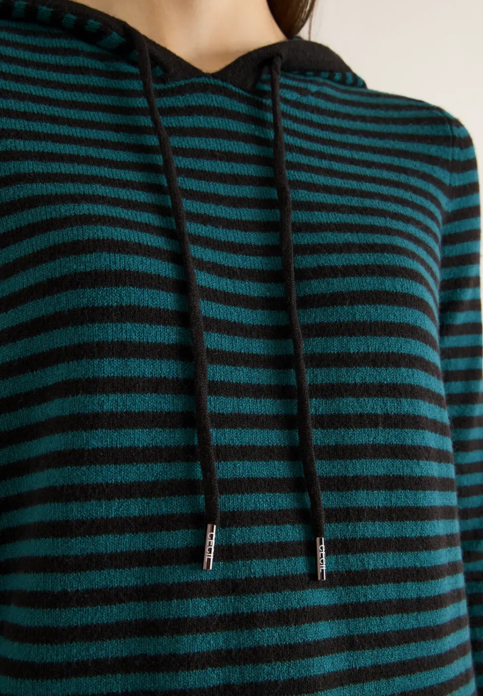 Gestreifter Kapuzenpullover