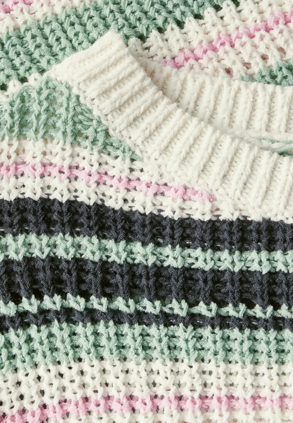 Gestreifter Pullover