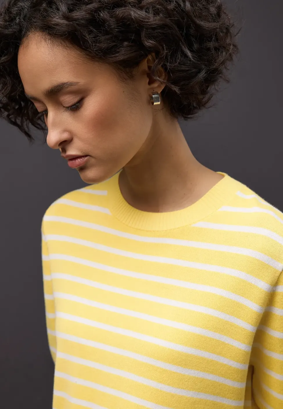 Gestreifter Pullover