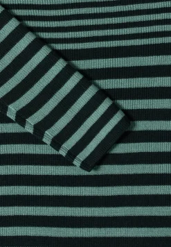 Gestreifter Pullover