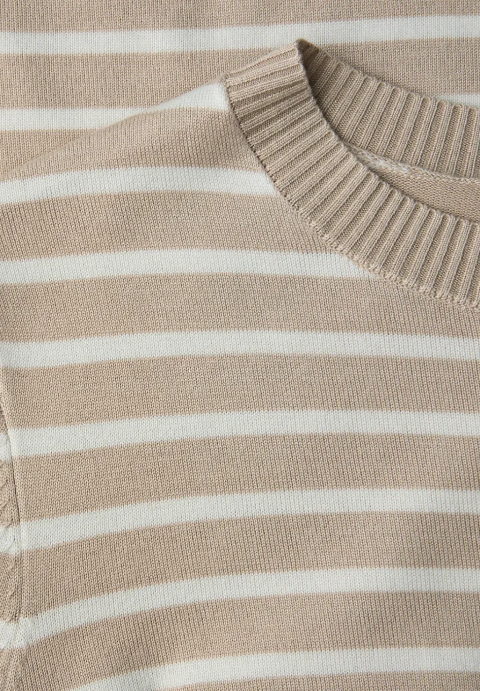 Gestreifter Pullover
