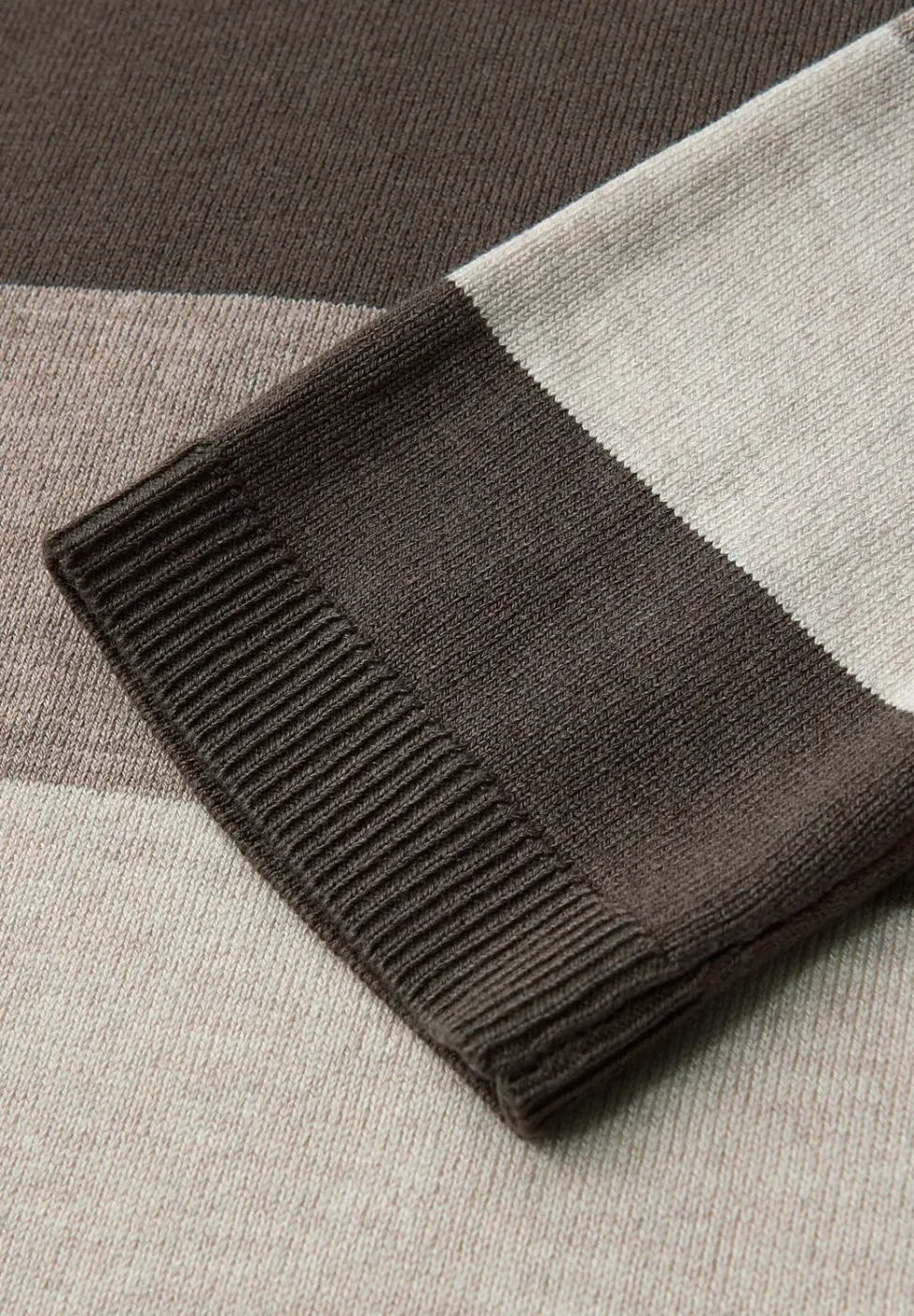 Gestreifter Pullover