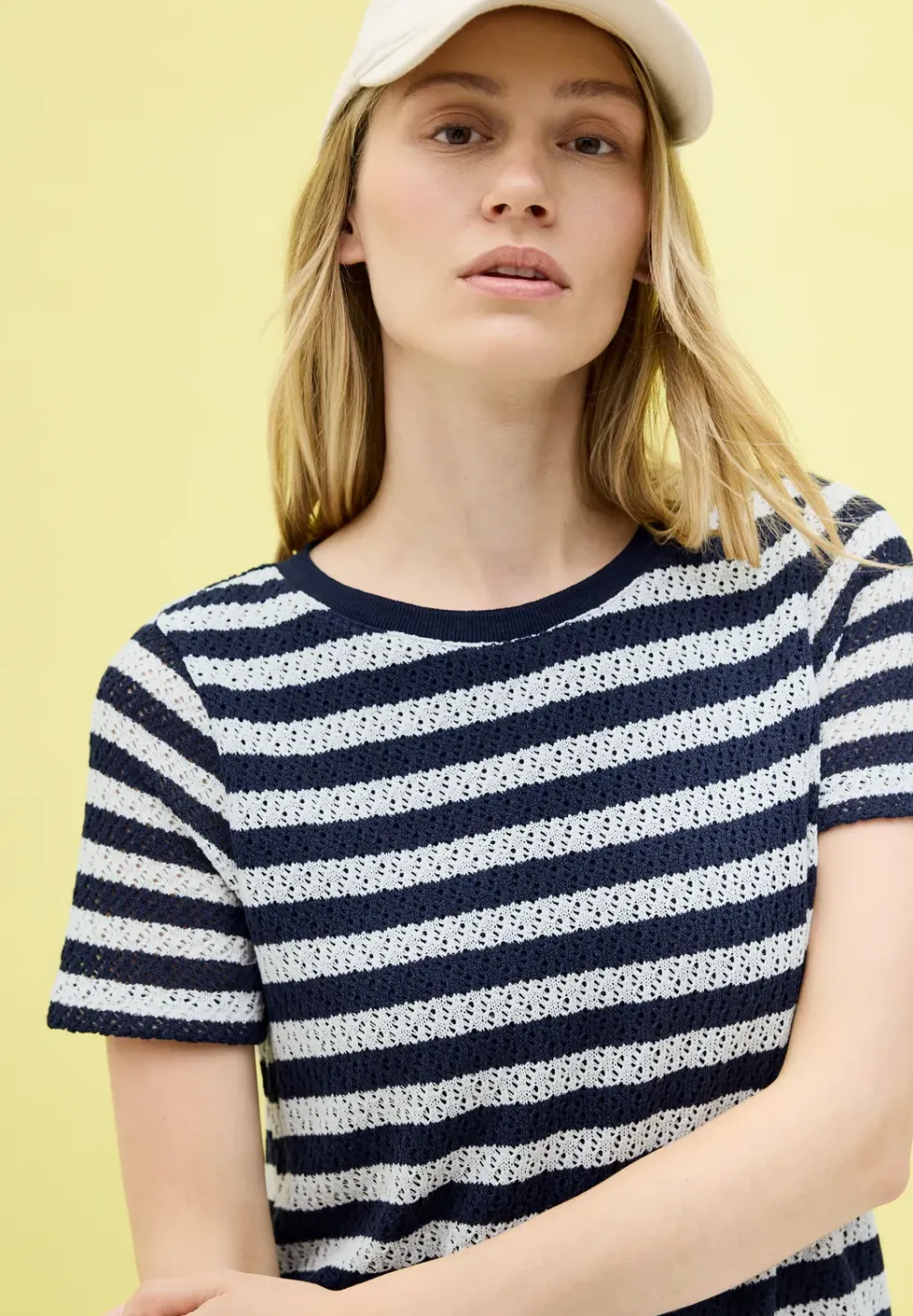 Gestreiftes Ajour-Kleid
