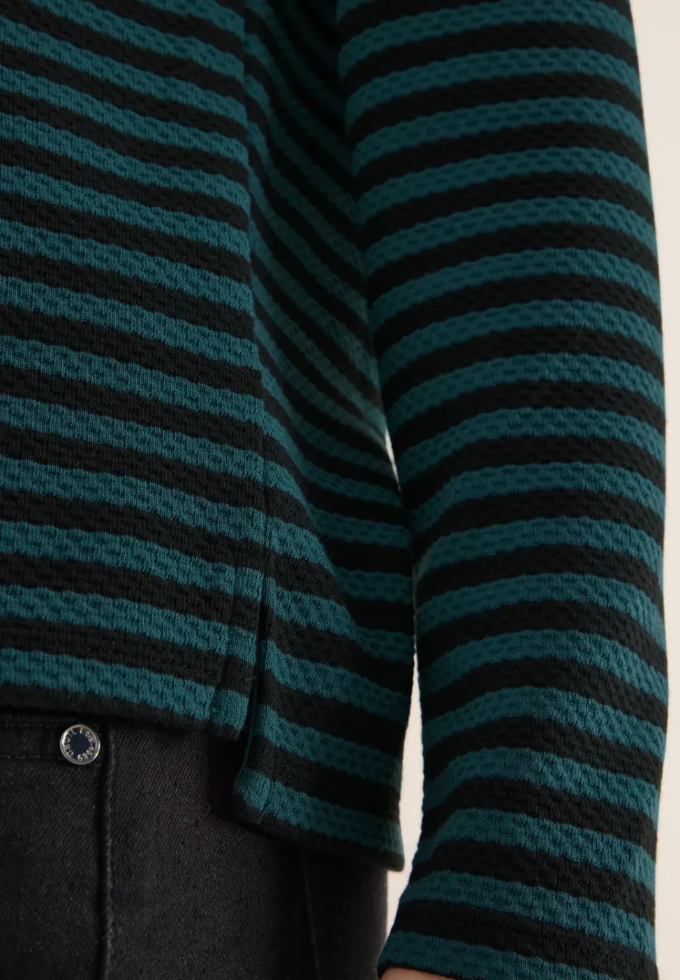 Gestreiftes Funnelneck Shirt