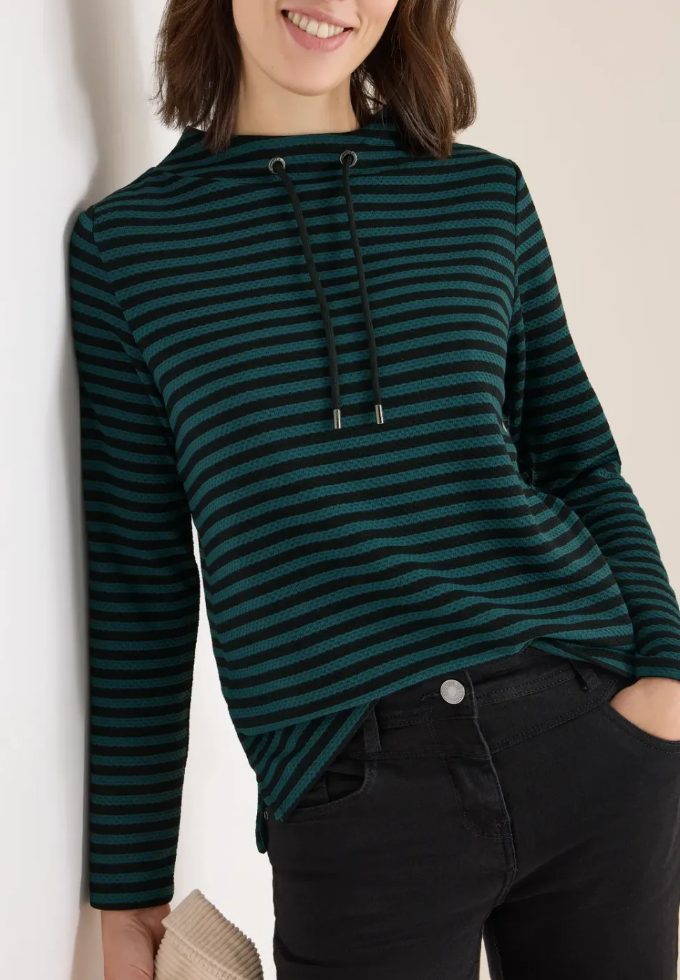 Gestreiftes Funnelneck Shirt