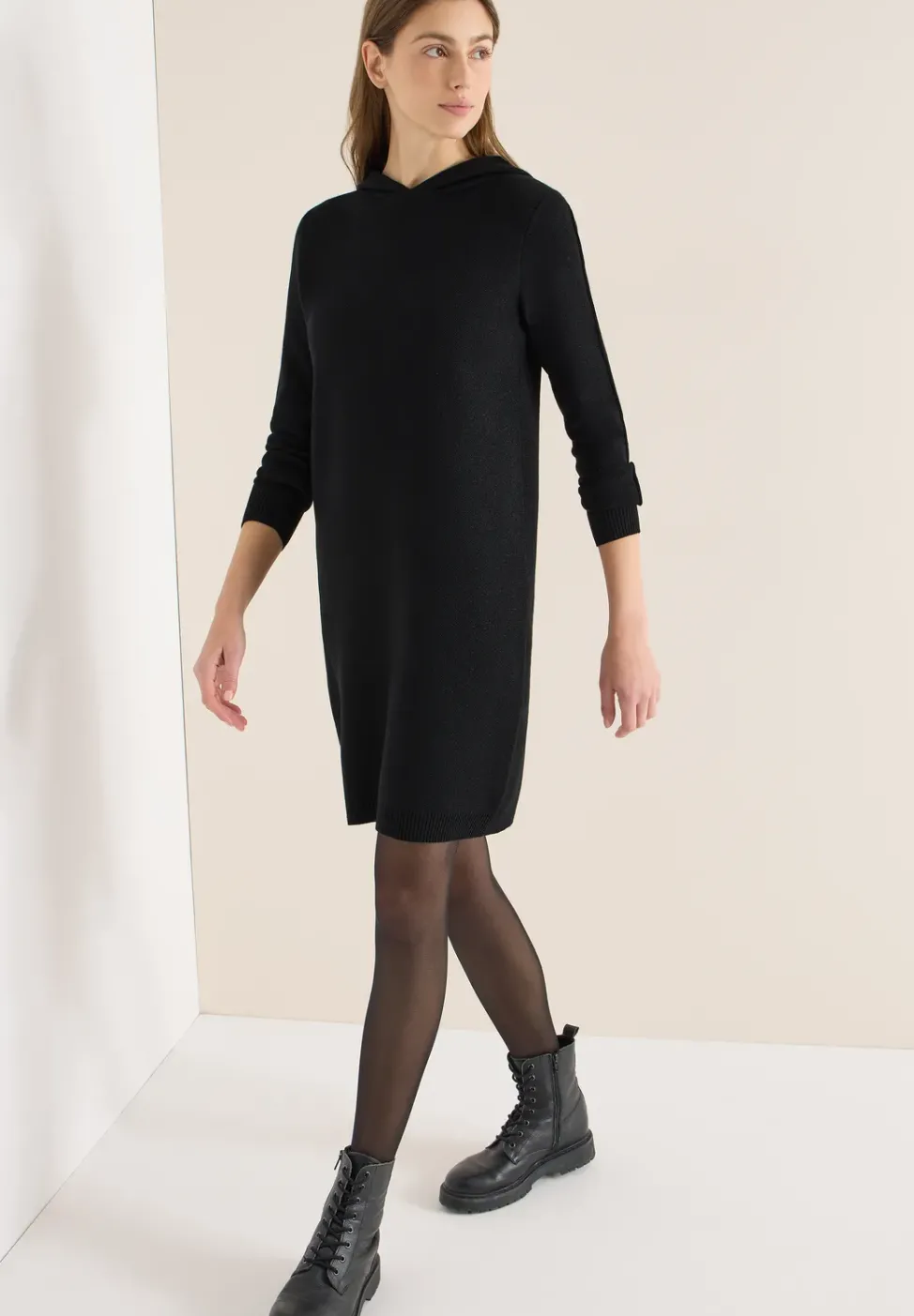Glitzerkleid mit Kapuze