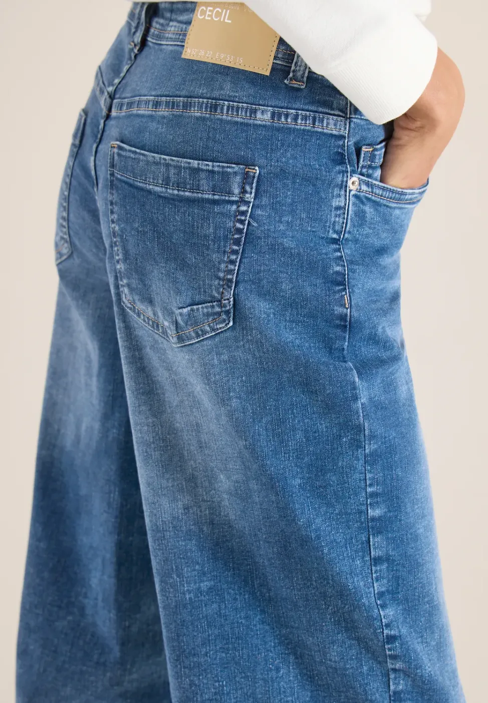High Waist Barrel Leg Jeans im Loose Fit