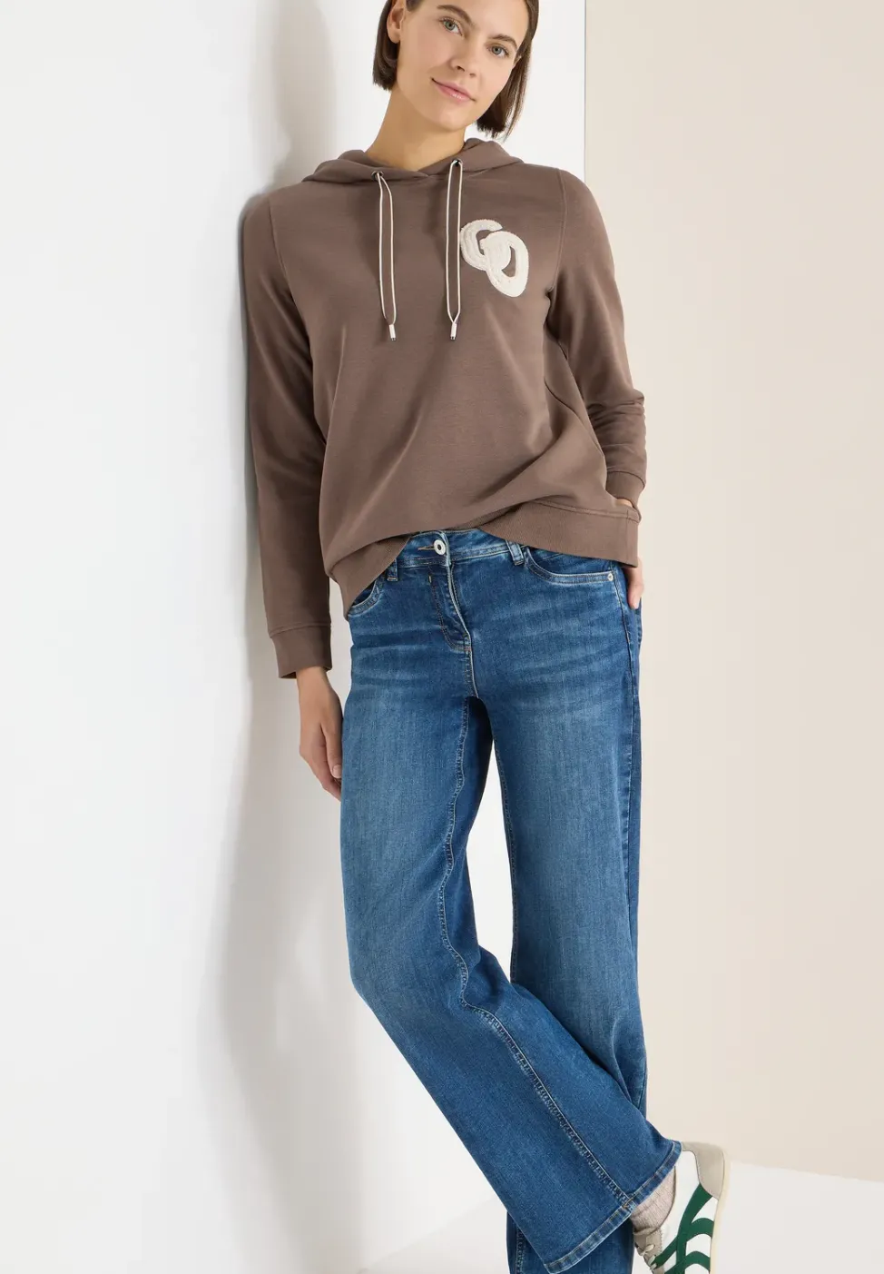 Hoodie mit Stickerei