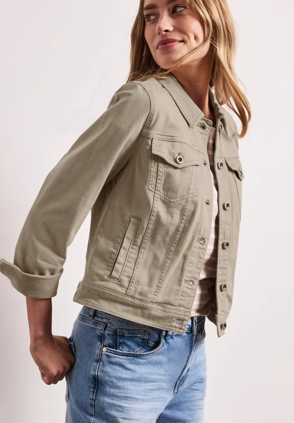 Jacke im Colored-Denim-Look mit Taschen