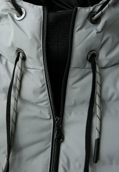 Jacke mit geklebten Nähten