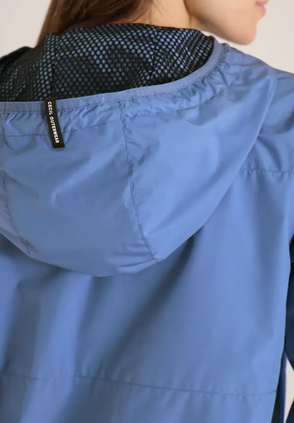 Jacke mit Kapuze und Tunnelzug