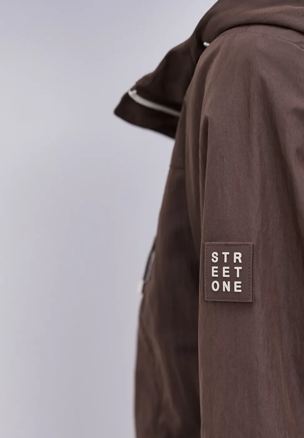 Jacke mit Kapuze und Zipper