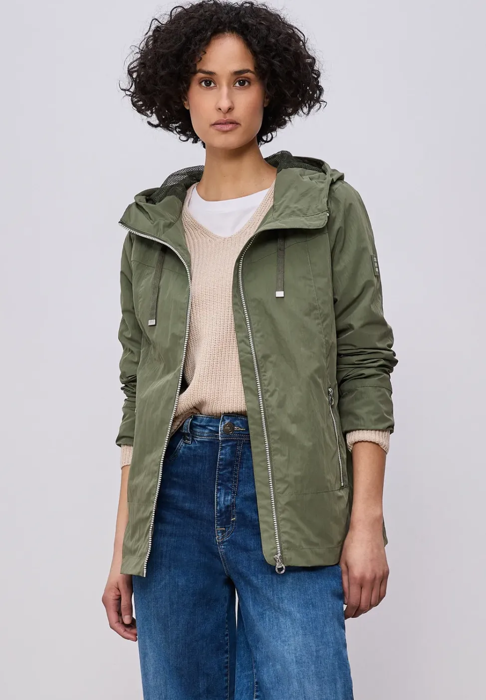 Jacke mit Kapuze und Zipper