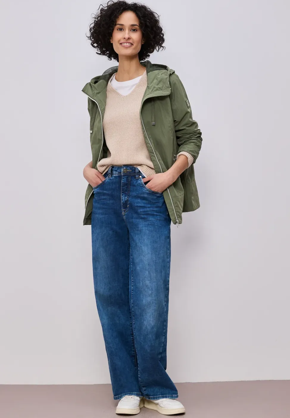 Jacke mit Kapuze und Zipper