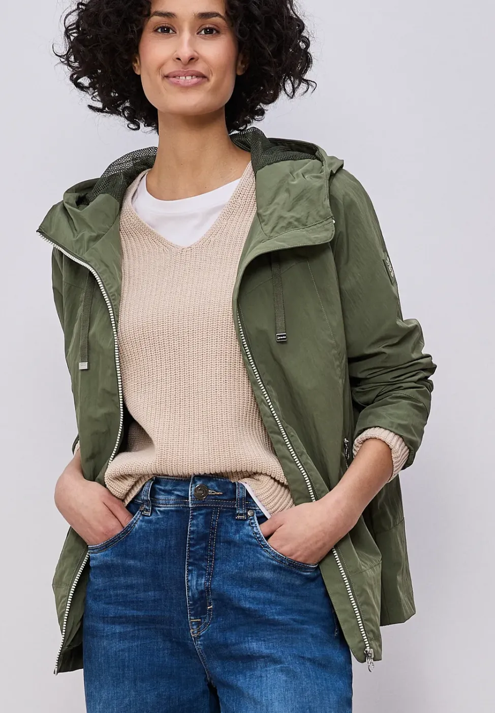 Jacke mit Kapuze und Zipper