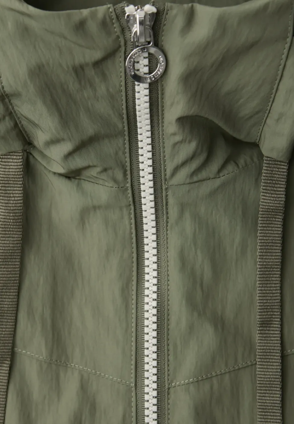 Jacke mit Kapuze und Zipper