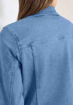 Jeansjacke mit Brusttaschen und Knöpfen