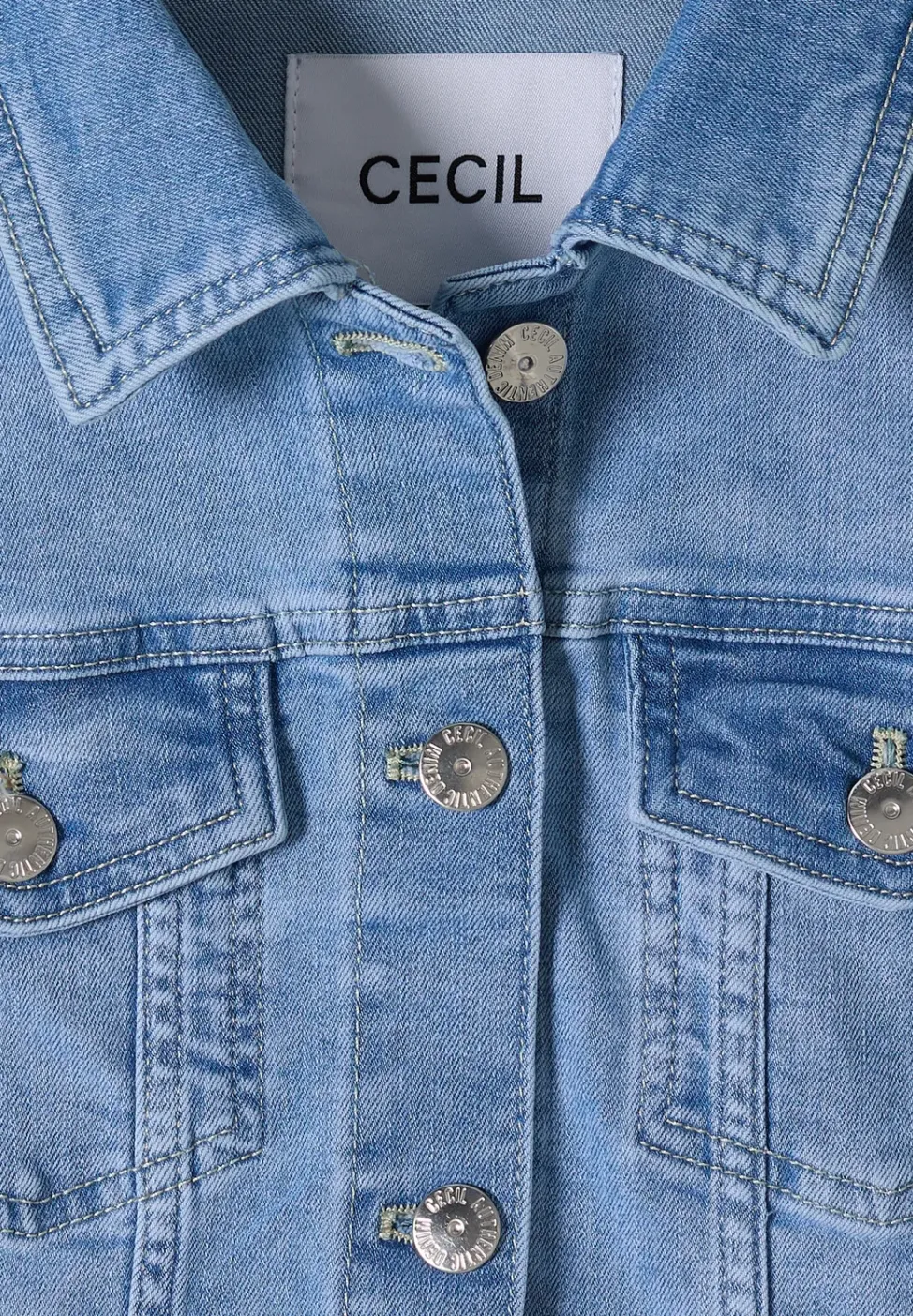 Jeansjacke mit Brusttaschen und Knöpfen
