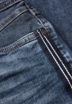 Jeans mit Gallonstreifen