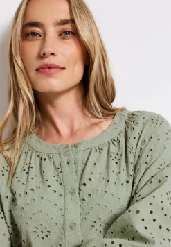 Kleid mit Lochstickerei