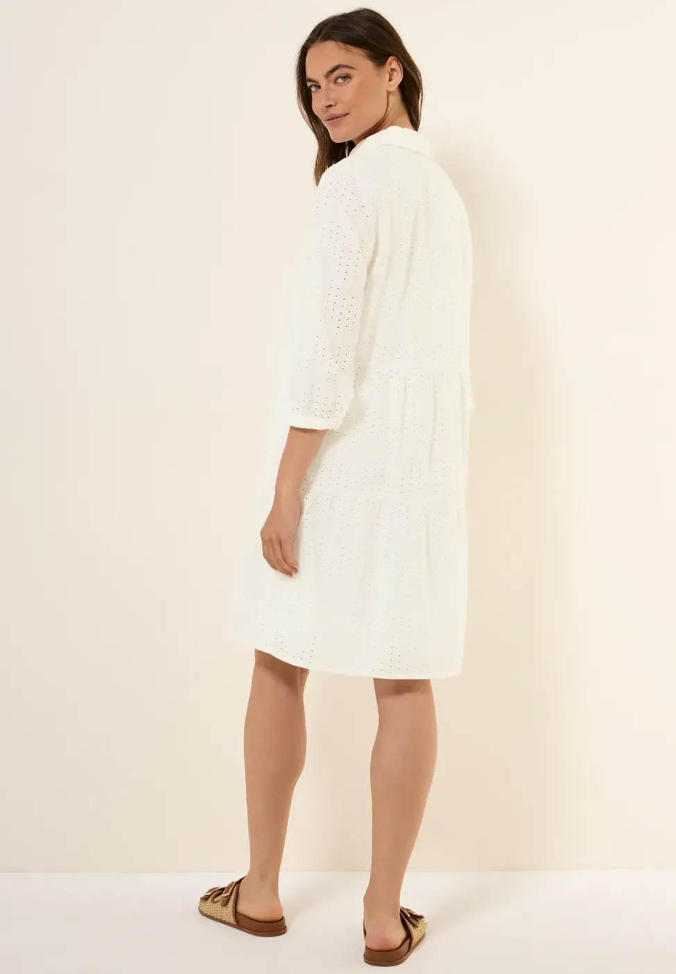 Kleid mit Lochstickerei