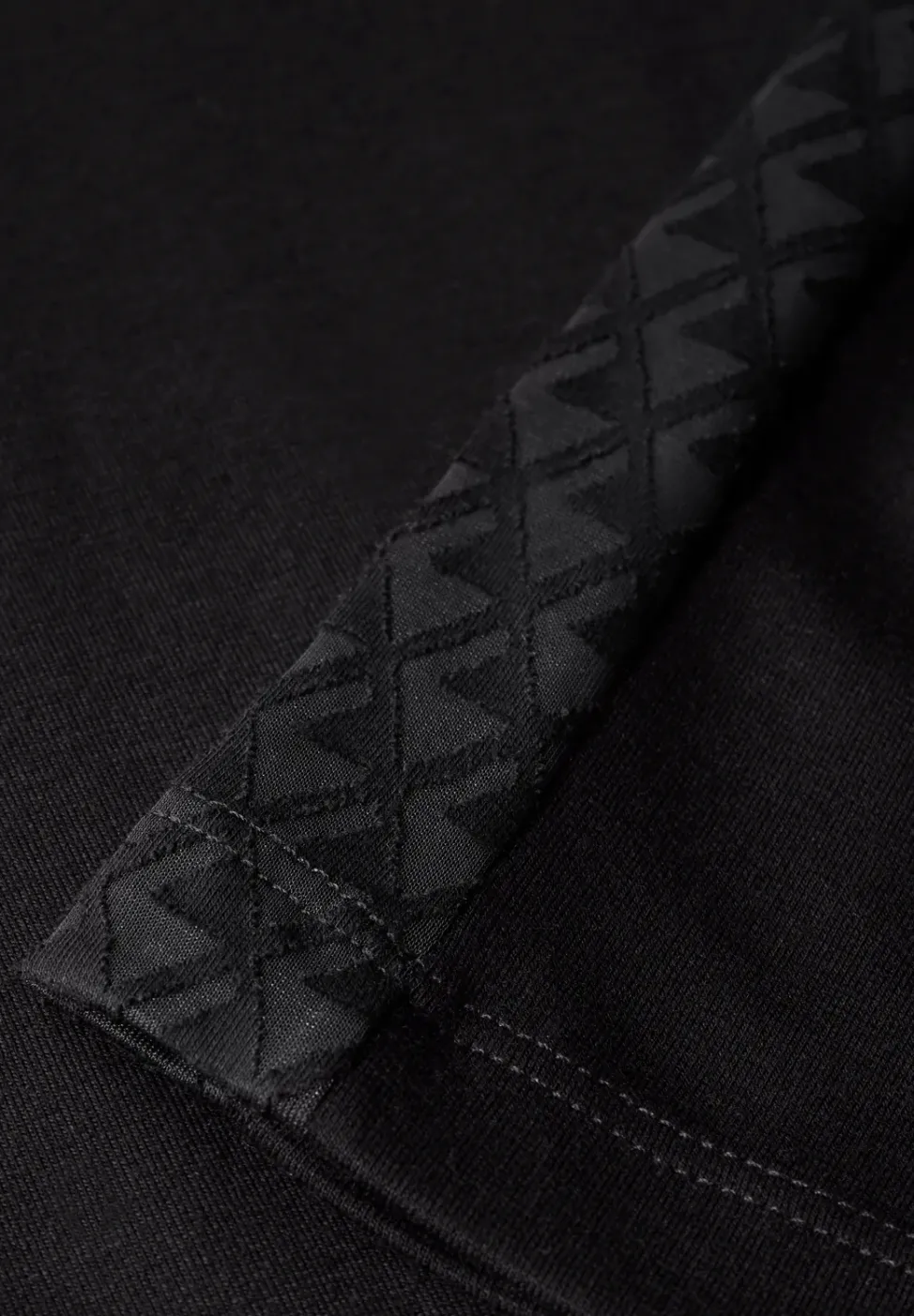 Kleid mit Mesh-Details