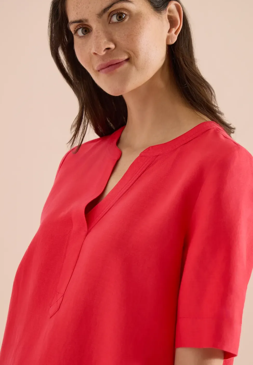 Knielanges Kleid aus Leinenmix