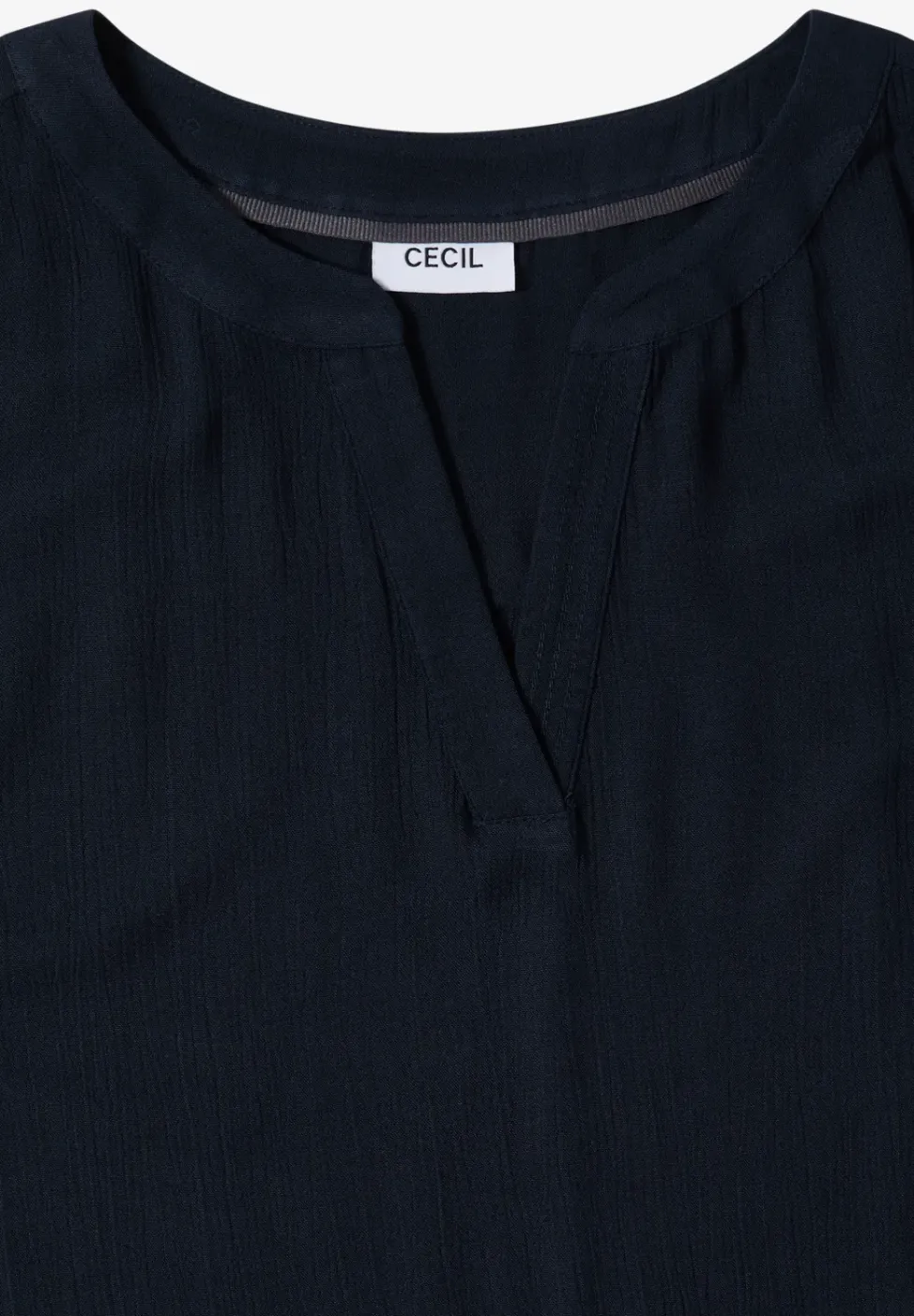 Knielanges Kleid in Crepe-Struktur