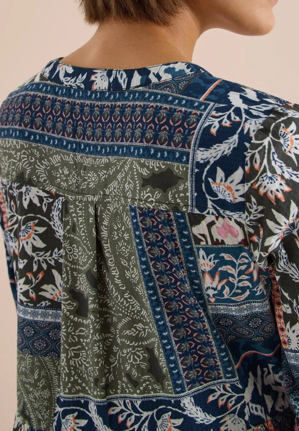 Knielanges Kleid in Seersuckerqualität